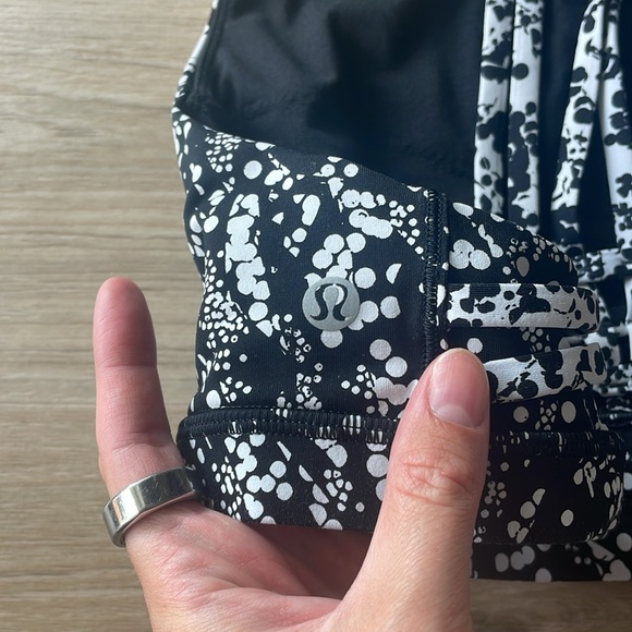 Lululemon Slide with me Bra Size 10 - Picture 4 of 4